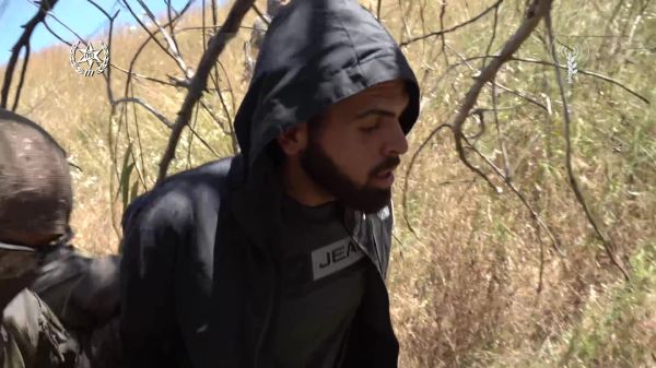 התכסו בשמיכה מתחת לסלעים – פרטים חדשים