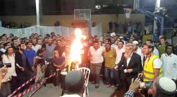 אורות גבוהים: צפו בהדלקה של ישיבת מצפה רמון
