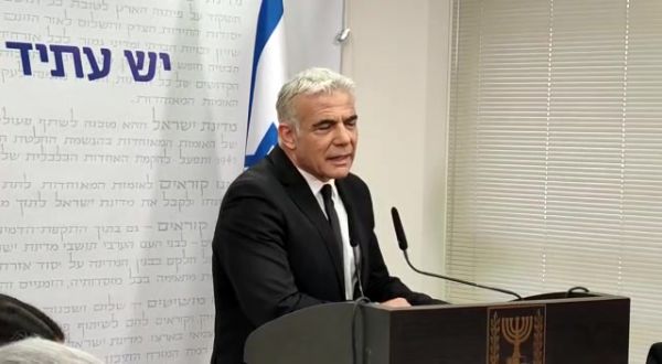 לפיד על הסקר באולפן שישי: "חרפה והסתה גזענית"