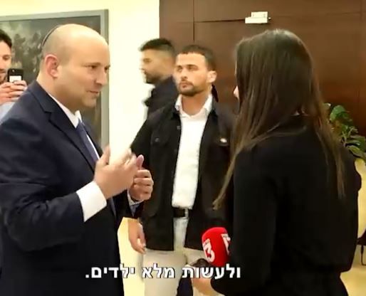 בנט לאשת התקשורת: "לעשות מלא ילדים". צפו