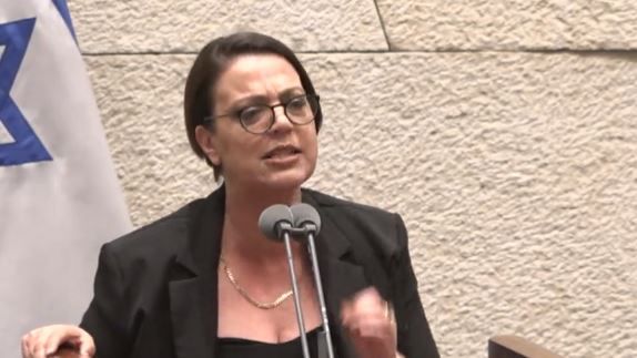 צפו: גלית דיסטל מתפוצצת על יאיר לפיד