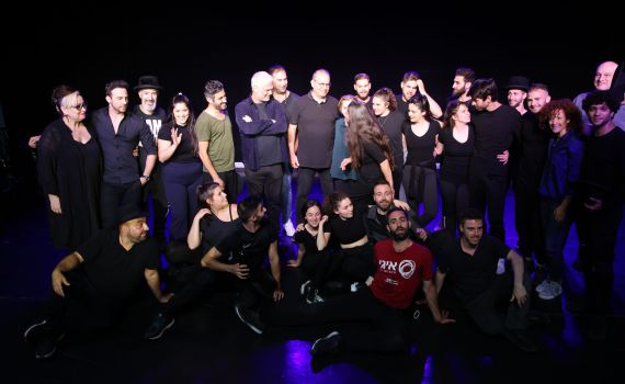 התיאטרון העברי השיק את ההצגה 'כנר על הגג'