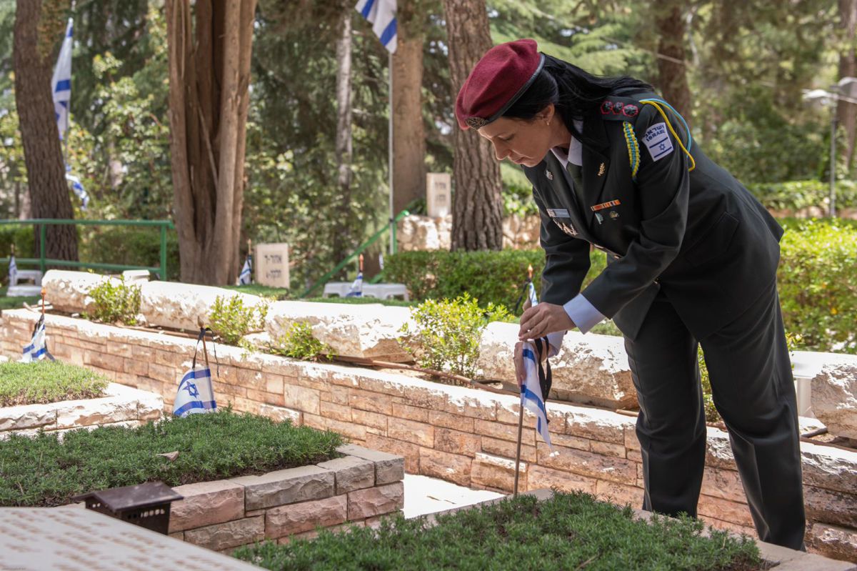 דגלון לכל נופל: ישראל נערכת ליום הזיכרון