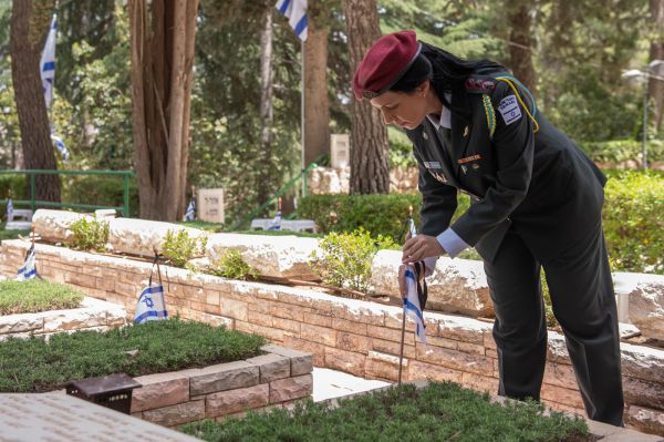 דגלון לכל נופל: ישראל נערכת ליום הזיכרון
