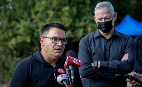 גורם בכחול לבן: המהלך של ביטון מתואם מלא עם גנץ