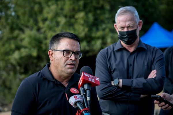 גורם בכחול לבן: המהלך של ביטון מתואם מלא עם גנץ