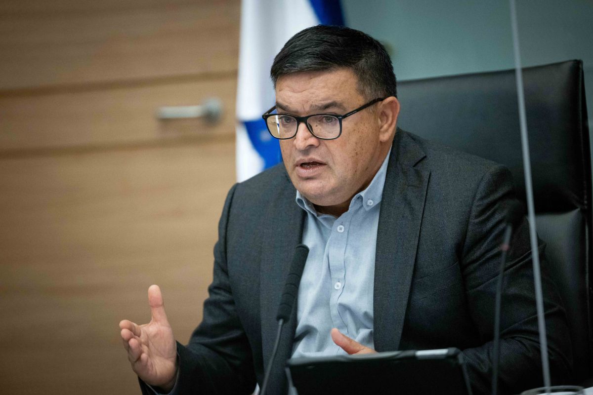 פארסה: חגגו שביטון בא להצביע, אז הוא חזר בו