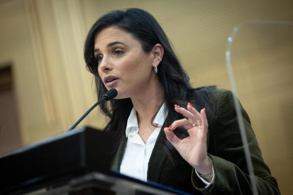 סקר מפתיע: זו המפלגה שתרוויח מפרישה של שקד