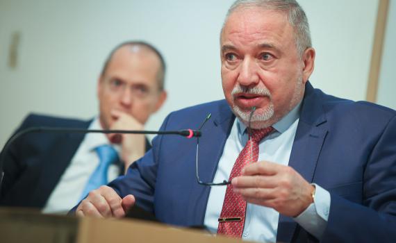 ליברמן מטיל פצצה: מוכן לשבת עם נתניהו