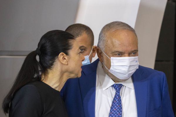 קואליציה במשבר: 'השרים מתעסקים בפוליטיקה קטנה'