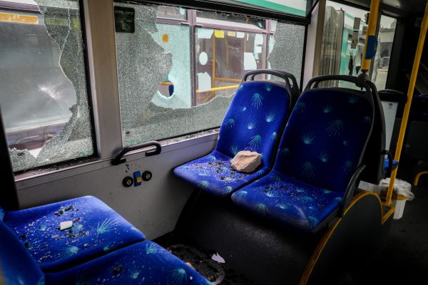 המשטרה עצרה 5 מהערבים שיידו אבנים על אוטובוס