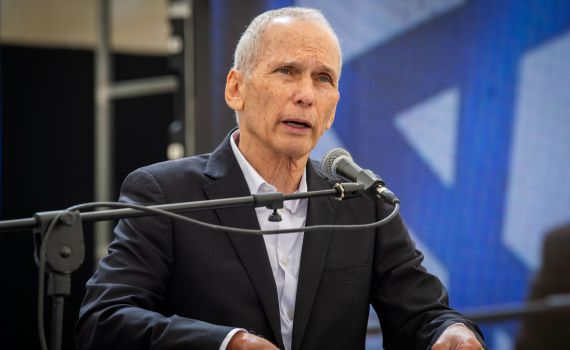 בר לב עונה לשקד: גירוש המחבל באחריות משרדך