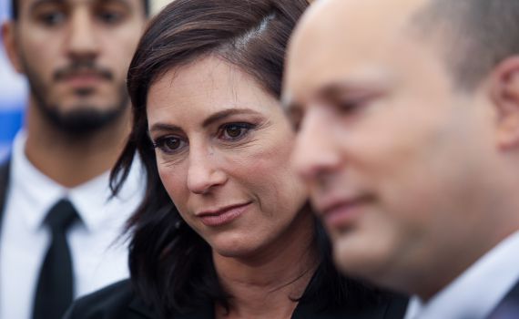 נעצרה חשודה בשליחת מכתבי האיום למשפחת בנט