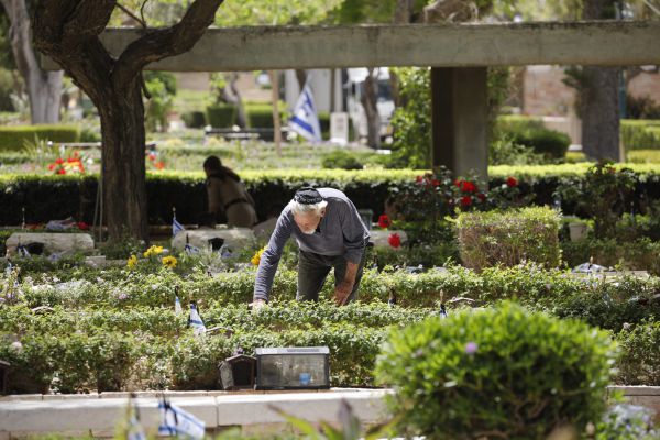 אלה בתי העלמין הצבאיים בהם ינאמו השרים והח"כים