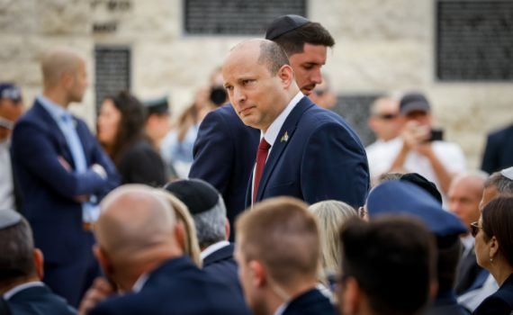 "יש מי שפועל ויש מי שיושב ביציע ומצייץ ביקורת"