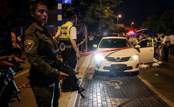 המשטרה בסריקות אחרי המחבלים; המפכ"ל הגיע לזירה