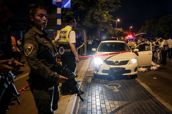 המשטרה בסריקות אחרי המחבלים; המפכ"ל הגיע לזירה