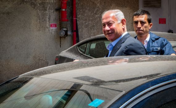 היוזמה לחוקק דווקא עכשיו חוק נגד נתניהו היא טירוף