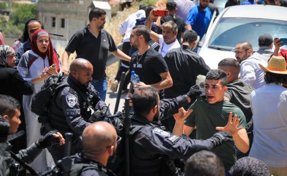 ערבים מתפרעים בסילואן: שוטרים הותקפו באבנים