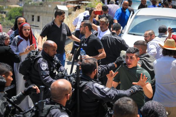 ערבים מתפרעים בסילואן: שוטרים הותקפו באבנים