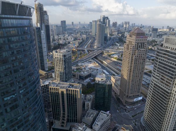 לאחר המתקפה: המרחב האווירי של ישראל נפתח