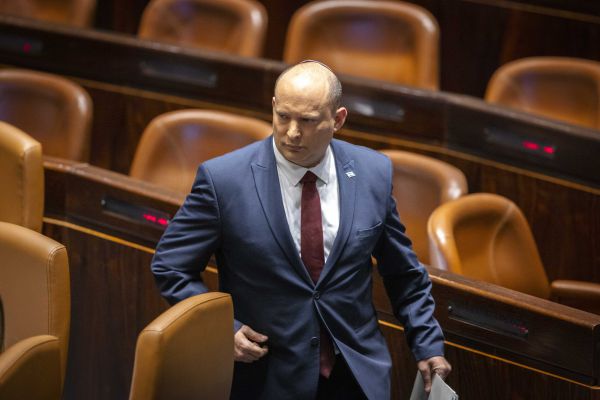 הפלונטר של בנט: כל צד דורש הישג, והשמיכה קצרה