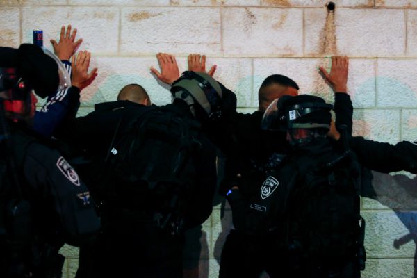 הימ"מ עצר בתל אביב שני פלסטינים חשודים