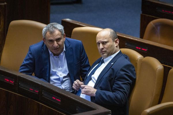 קואליציה מתפוררת: אלקין שוקל לעזוב את הממשלה