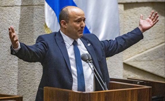 עוד לא חזר: בנט מאבד 3 מנדטים בסקרים