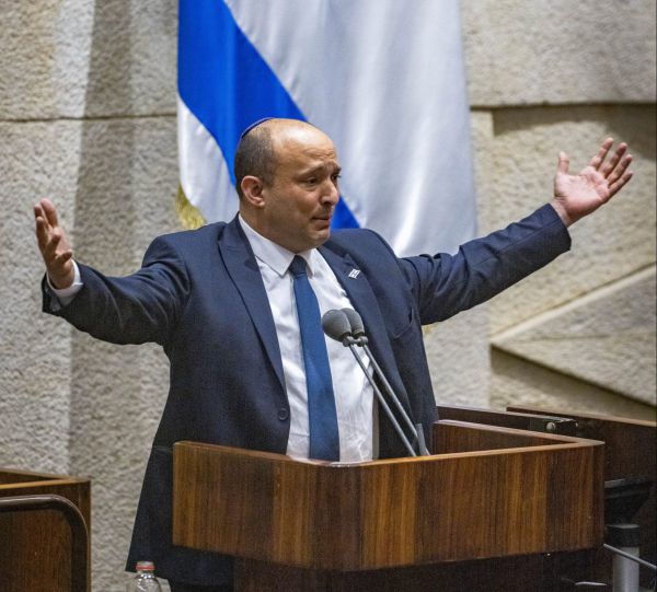 עוד לא חזר: בנט מאבד 3 מנדטים בסקרים