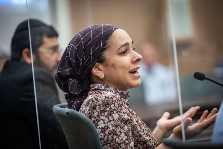 "הורידו לי את כיסוי הראש והחצאית" – עדות מצמררת