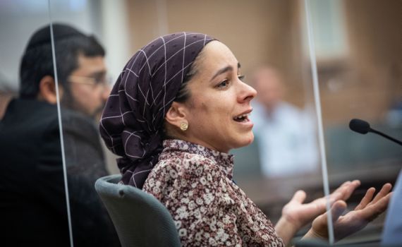 "הורידו לי את כיסוי הראש והחצאית" – עדות מצמררת