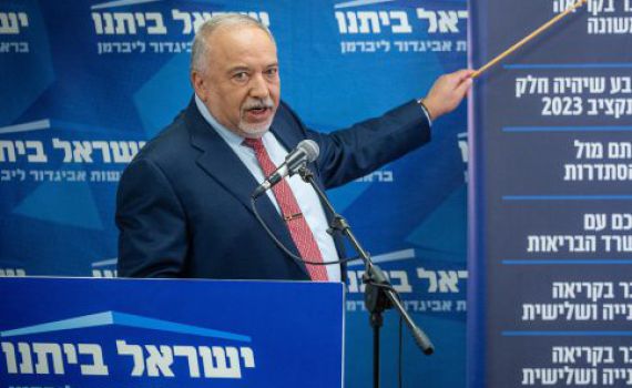 ליברמן מציג: פגיעה במעונות ללומדי התורה