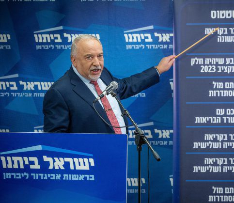 ליברמן מציג: פגיעה במעונות ללומדי התורה