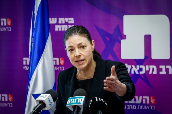 "אל תתנו לבלבל אתכם, לשקר לכם ולמכור לכם פיקציות"