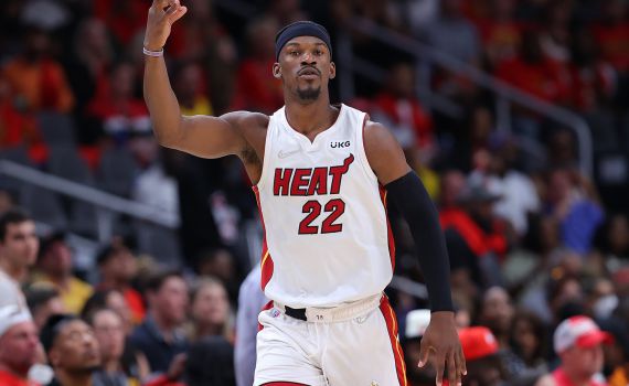 בתום סדרה מטורפת: מיאמי עלתה לגמר ה-NBA