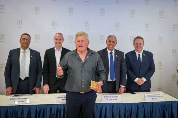 האלוף במיל' יורם יאיר: "הנוער של היום הוא נפלא"