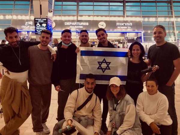 צפו: המשלחת הישראלית לאירוויזיון בדרך לאיטליה