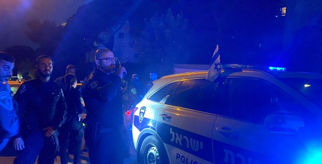 שוטרת חטפה אגרוף בהפגנה מול בית אלרעי פרייס