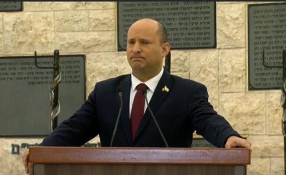 צפו; "אתה נוכל": צעקות על בנט בטקס חללי הטרור