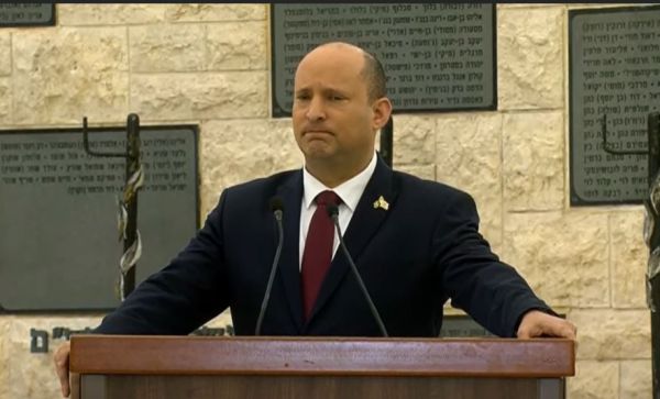 צפו; "אתה נוכל": צעקות על בנט בטקס חללי הטרור