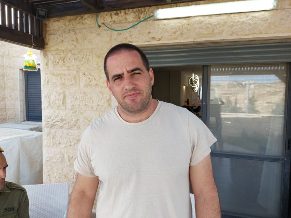 "ישבנו עם כוס תה, המחבל ניסה לאגף אותי"