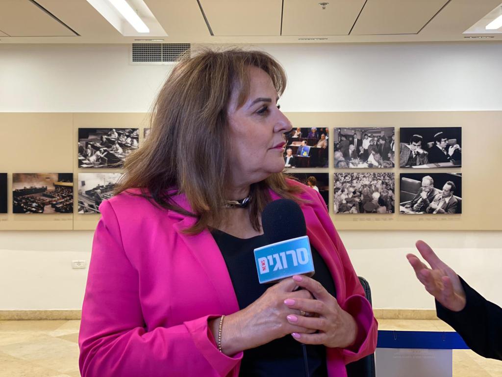 קטי שטרית לסרוגים: "קוראים לימין לעזוב"