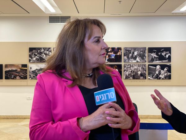 קטי שטרית לסרוגים: "קוראים לימין לעזוב"