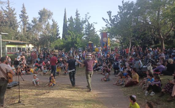 צפו: תפילת הודיה בתקוע בעקבות חיסול המחבל