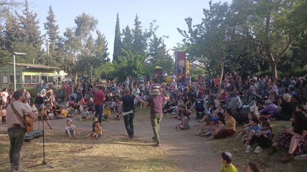 צפו: תפילת הודיה בתקוע בעקבות חיסול המחבל