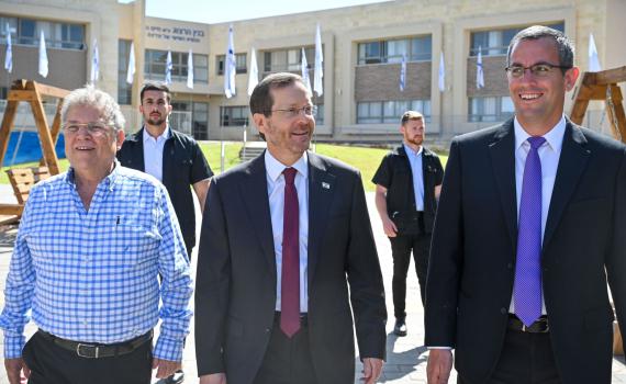 הרצוג ביקר באלקנה: "העבר והעתיד נוכחים כאן"