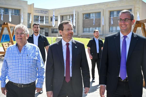 הרצוג ביקר באלקנה: "העבר והעתיד נוכחים כאן"