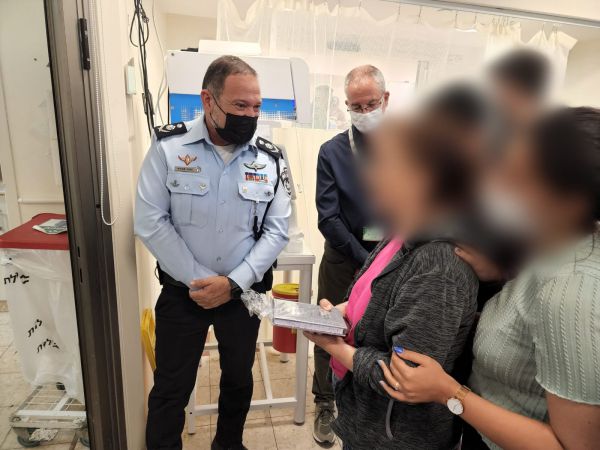 המפכ"ל ביקר את פצועי הפיגוע מאלעד