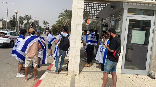 אונ' בן גוריון: דגל פלסטין – כן, דגל ישראל – לא